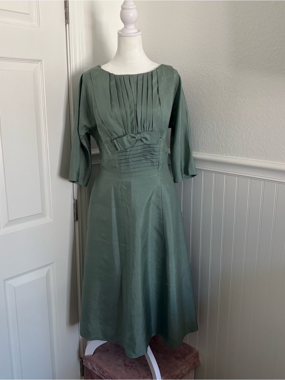 Vintage A-Line Sage Green Pleated Women's Dress with 3/4 Sleeve